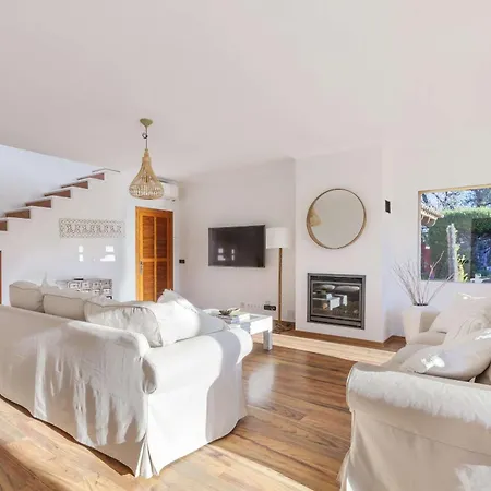 Bandera Villa *
